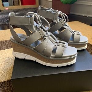 NIB Sorel Joanie lll Lace size 8 gray wedge shoes